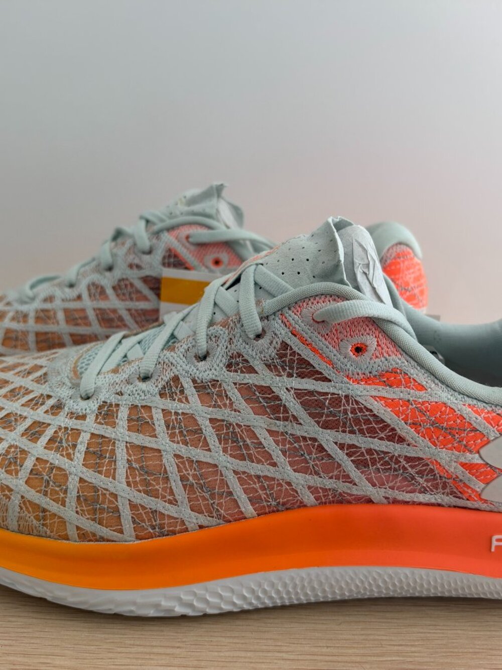Under Armour Flow Velociti Wind 2 Running Shoe Men's 12 Mint/Orange NEW Sample